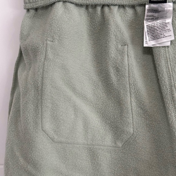 ✨New✨ H&M: Women’s Regular Fit Shorts- Size Medium - Picture 8 of 10